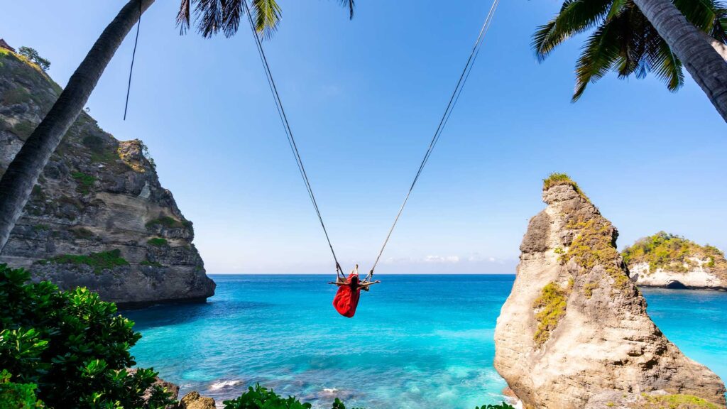 swing at diamond beach nusa penida