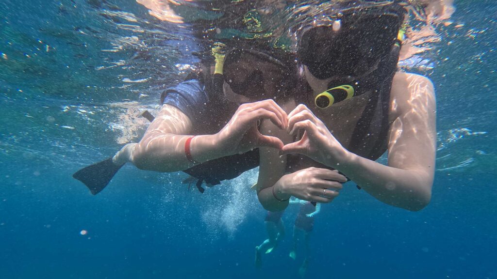 couple snorkling