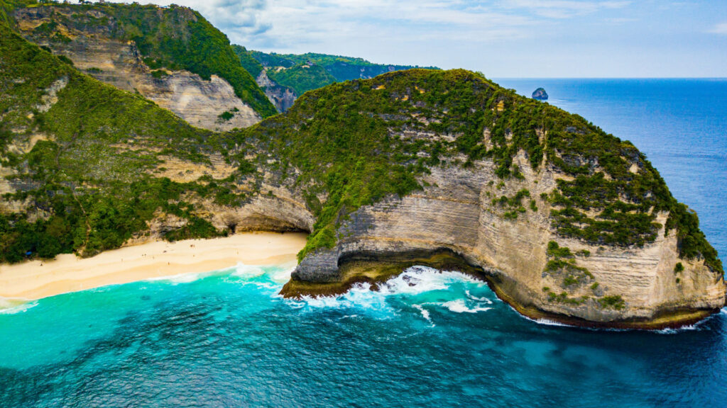 West Nusa Penida Travel Guide for Beaches, Cliffs & Day Tours