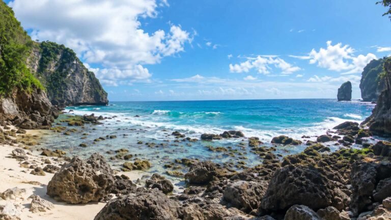 Tembeling Beach Nusa Penida