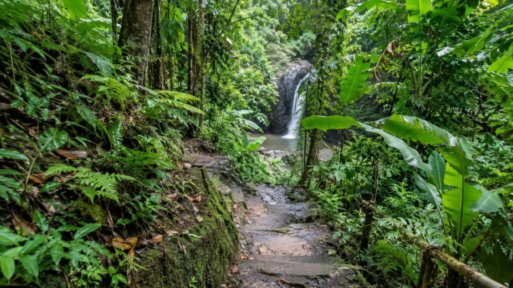 trail Pengempu Waterfall